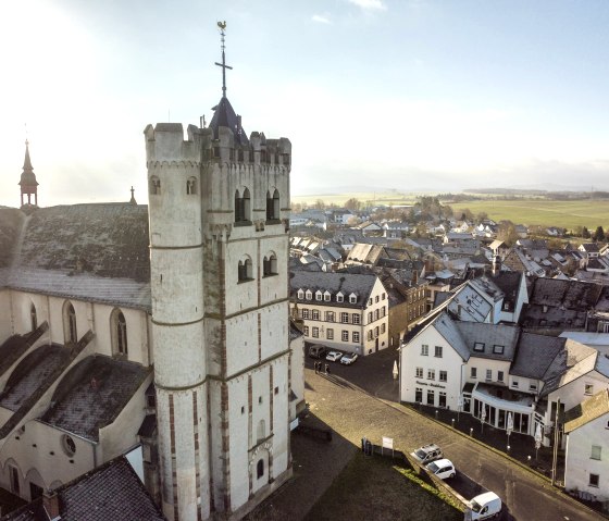 Blick auf Münstermaifeld mit Stiftskirche, © Eifel Tourismus GmbH, D. Ketz