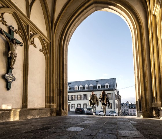 Portail de la collégiale Saint-Martin et Saint-Séverin, © Eifel Tourismus GmbH, D. Ketz