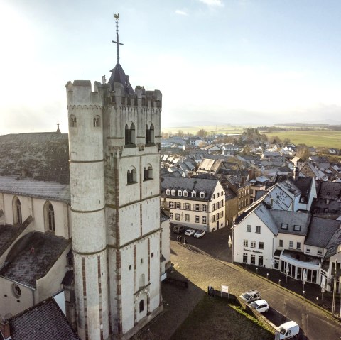 Blick auf Münstermaifeld mit Stiftskirche, © Eifel Tourismus GmbH, D. Ketz