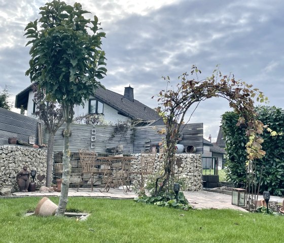 Blick in meinen Garten hinter dem Haus, © Petra Laubenthal