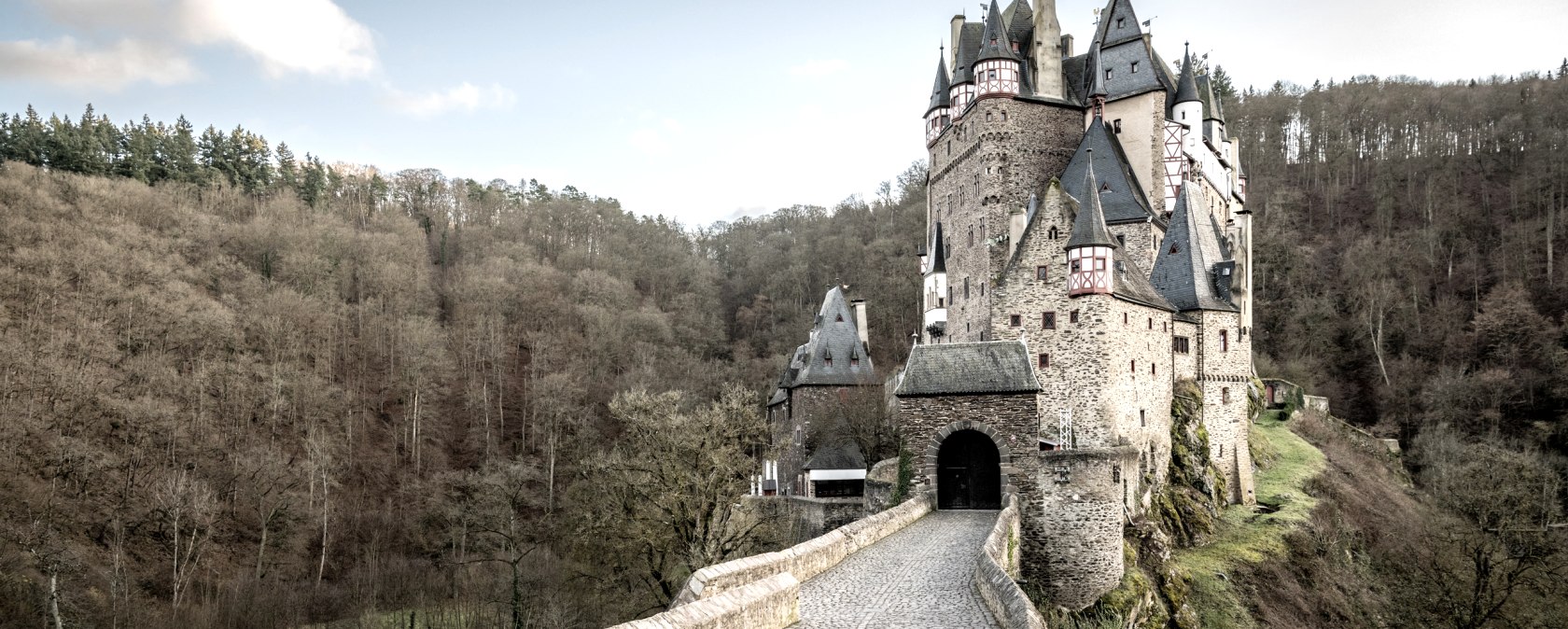 Blick auf die Burg Eltz, © Eifel Tourismus GmbH, Dominik Ketz