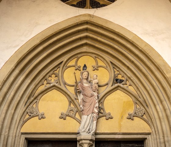 Figure sur l'église collégiale Saint-Martin et Saint-Séverin, © Eifel Tourismus GmbH, D. Ketz