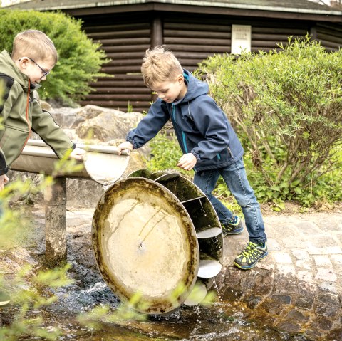 Kinder am Wasserspielplatz, © Eifel Tourismus GmbH: Dominik Ketz